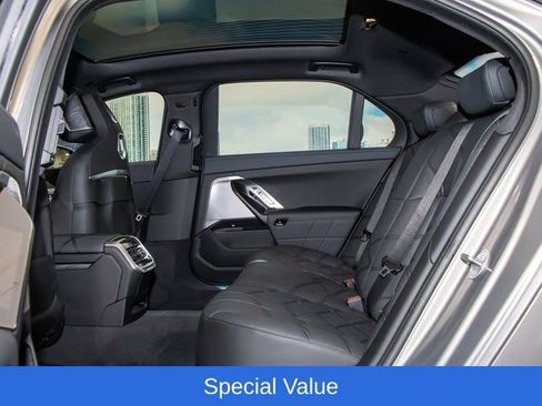 Used 2025 BMW 750e xDrive AWD/4WD image 23