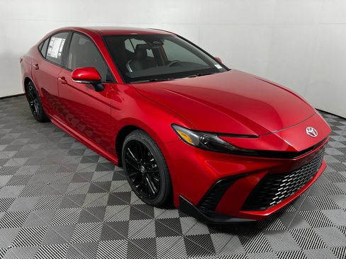Certified 2025 Toyota Camry SE FWD image 3