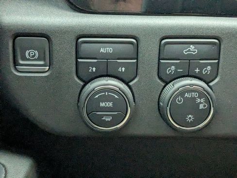 Used 2024 Chevrolet Silverado 1500 LT AWD/4WD image 25