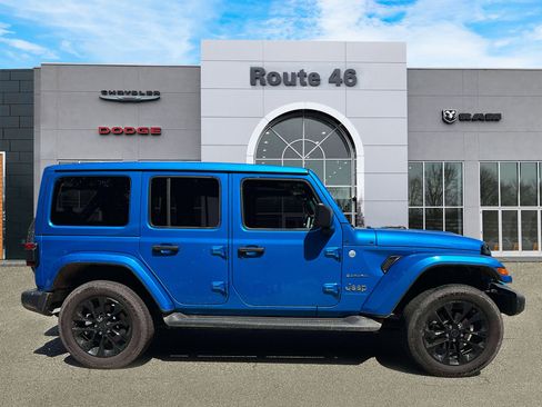 Used 2024 Jeep Wrangler Unlimited Sahara w/ Technology Group AWD/4WD image 6