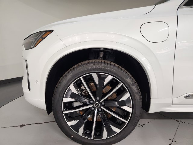 New 2026 Volvo XC90 T8 Plus w/ Protection Package Premier AWD/4WD image 11