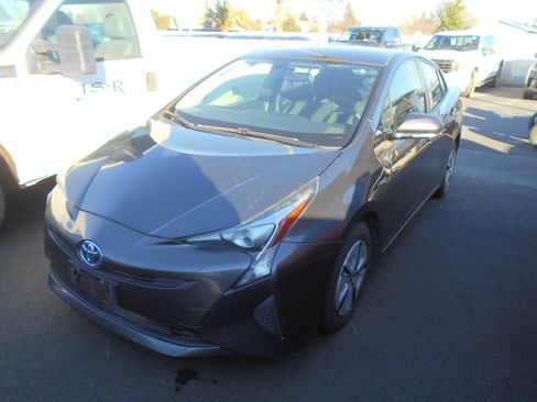 Used 2016 Toyota Prius image 3