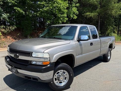 Used 2001 Chevrolet Silverado 2500 Extended Cab LS w/ Snow Plow Prep Pkg AWD/4WD image 2