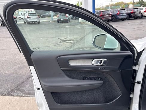 Certified 2025 Volvo XC40 B5 Core AWD/4WD image 15