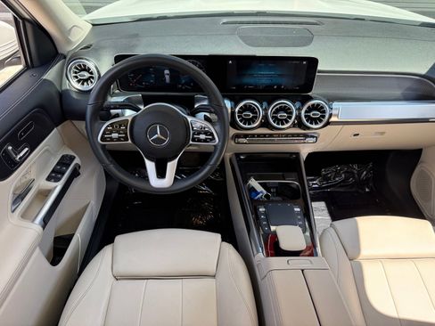 Used 2021 Mercedes-Benz GLB 250 w/ Premium Package image 23