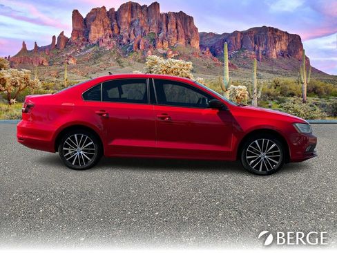 Used 2016 Volkswagen Jetta Sport image 9