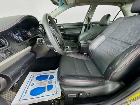 Used 2017 Toyota Camry SE w/ Moonroof Package FWD image 25