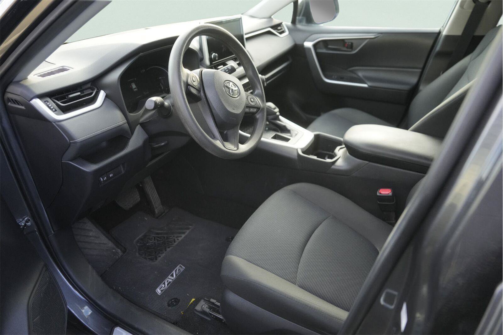 Used 2024 Toyota RAV4 LE FWD image 9