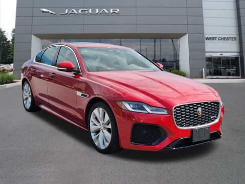 Certified 2022 Jaguar XF R-Dynamic SE image 2