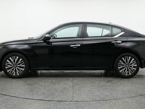 Used 2025 Nissan Altima 2.5 SV image 5