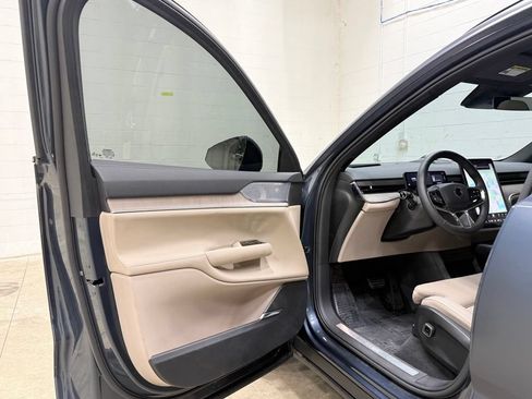 Used 2025 Volvo EX90 Ultra AWD/4WD image 32