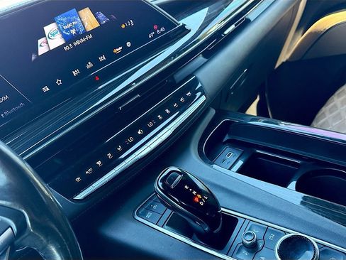 Used 2022 Cadillac Escalade Premium Luxury image 30