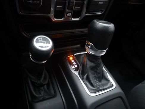 Used 2021 Jeep Gladiator Willys image 7