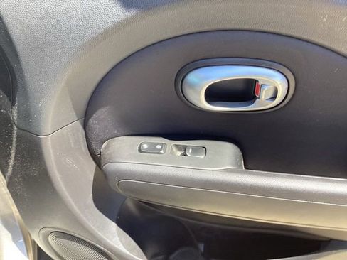 Used 2015 Kia Soul FWD image 20