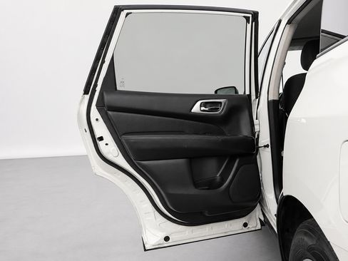Used 2019 Nissan Pathfinder S AWD/4WD image 17