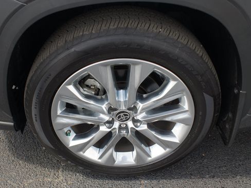 Used 2025 Toyota Highlander Limited AWD/4WD image 27