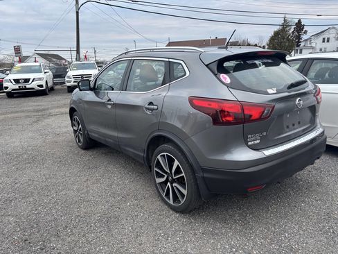 Used 2017 Nissan Rogue Sport SL image 2