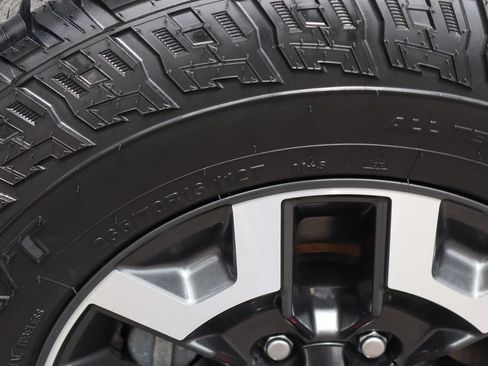 Used 2019 Toyota Tacoma TRD Off-Road AWD/4WD image 46