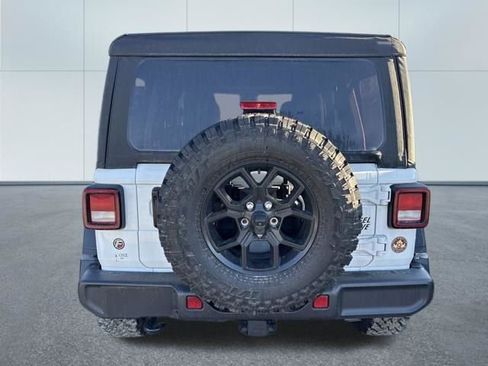 Used 2024 Jeep Wrangler Willys image 3