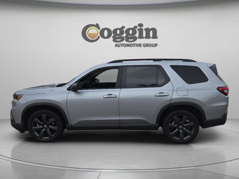 Used 2023 Honda Pilot Sport image 2