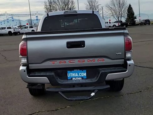 Used 2022 Toyota Tacoma TRD Sport image 7