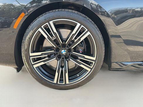 Used 2023 BMW 760i xDrive AWD/4WD image 40