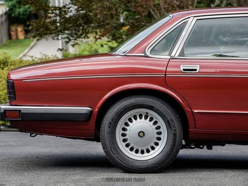 Used 1988 Jaguar XJ Vanden Plas RWD image 10