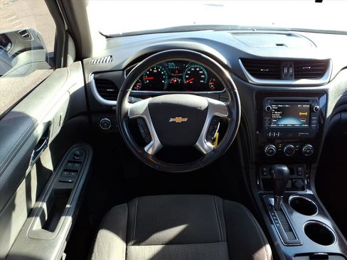 Used 2017 Chevrolet Traverse LT image 7