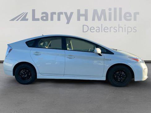 Used 2015 Toyota Prius Three image 6