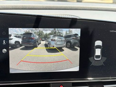 Used 2023 Hyundai Elantra Limited FWD image 17