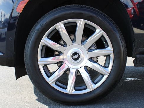 Used 2022 Cadillac Escalade ESV Premium Luxury Platinum image 9