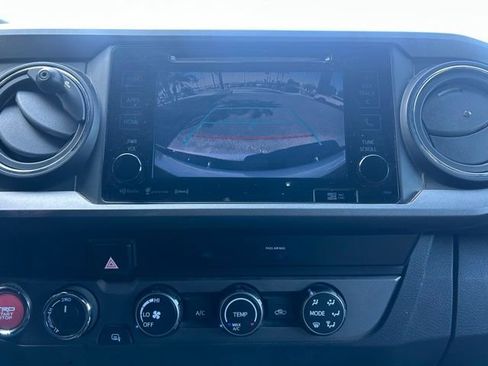 Used 2019 Toyota Tacoma TRD Off-Road w/ Technology Package AWD/4WD image 12