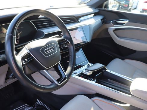 Used 2024 Audi Q8 e-tron Prestige w/ Prestige Package image 10