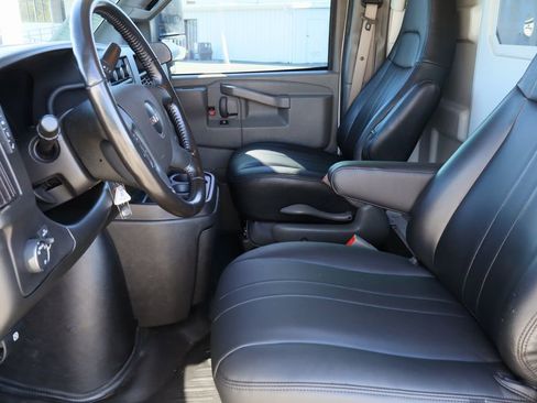 Used 2023 GMC Savana 3500 w/ Power Convenience Package image 19