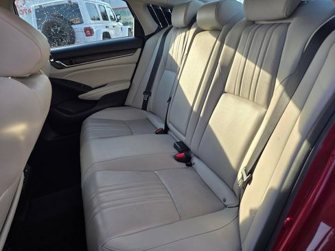 Used 2021 Honda Accord Touring image 10