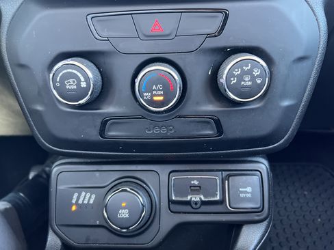 Used 2019 Jeep Renegade Sport AWD/4WD image 5