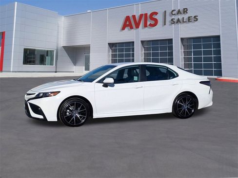 Used 2024 Toyota Camry SE image 10