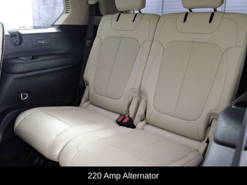 Used 2021 Jeep Grand Cherokee L Limited w/ Luxury Tech Group II image 16