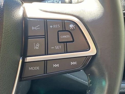 Used 2023 Toyota Highlander XLE AWD/4WD image 21
