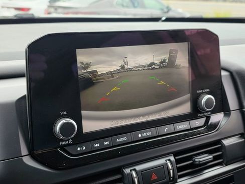 Used 2024 Nissan Pathfinder S image 29