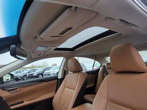 Used 2017 Lexus ES 350 w/ Navigation System Package FWD image 19