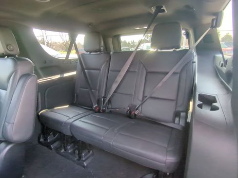 Used 2022 Chevrolet Suburban LT AWD/4WD image 10