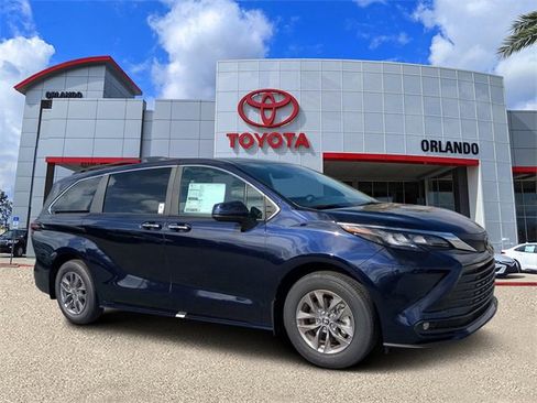 New 2026 Toyota Sienna XLE image 1