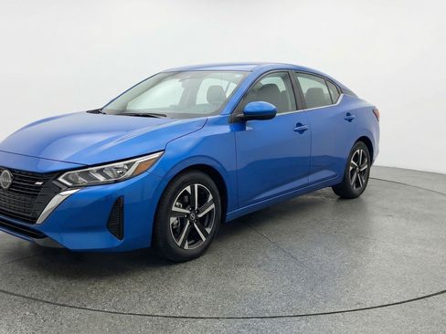 Used 2025 Nissan Sentra SV image 3