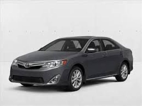 Used 2014 Toyota Camry XLE w/ Leather Package FWD image 34