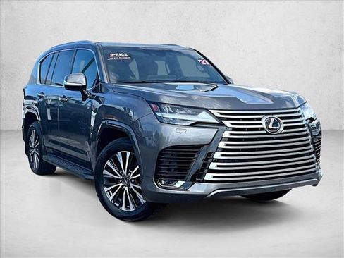 Used 2023 Lexus LX 600 4WD w/ Premium Package image 12
