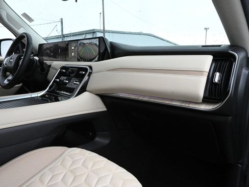 Used 2025 Nissan Armada Platinum RWD image 22