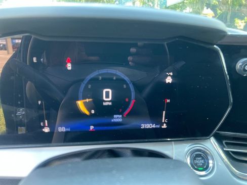 Used 2025 Chevrolet Trax LT w/ LT Convenience Package FWD image 10