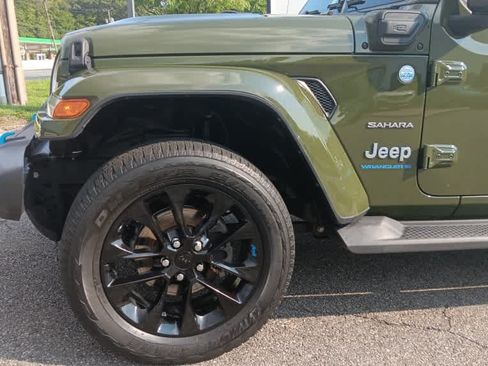 Used 2023 Jeep Wrangler Unlimited Sahara w/ Cold Weather Group AWD/4WD image 12