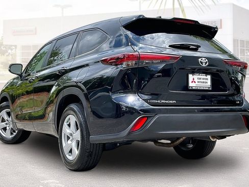 Used 2025 Toyota Highlander LE FWD image 31